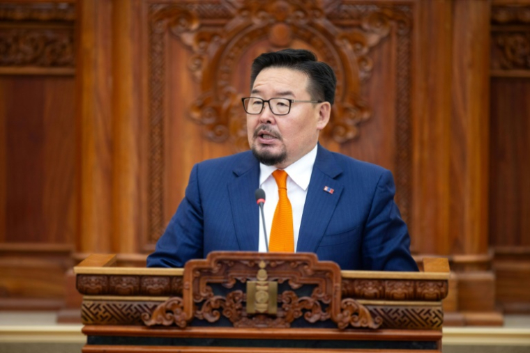 Le nouveau Premier ministre mongol, Gombojav Zandanshatar, s'exprime après un vote du Parlement à Oulan-Bator, la capitale de la Mongolie, le 13 juin 2025 ( AFP / BYAMBASUREN BYAMBA-OCHIR )