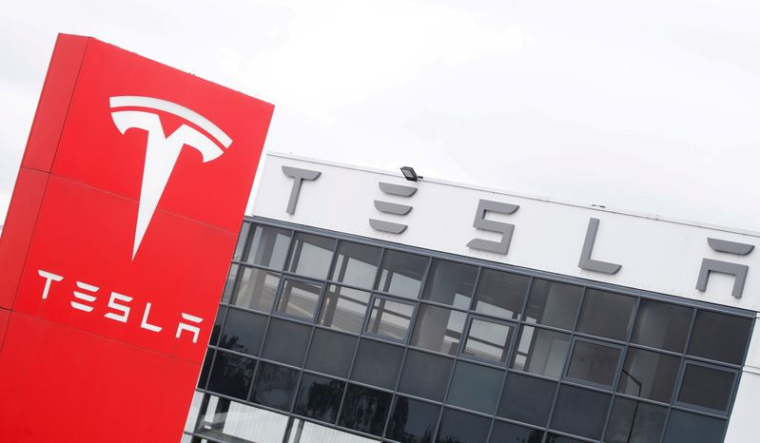 ÉTATS-UNIS: ELON MUSK PROPOSE DE VENDRE 10% DE SES PARTS DANS TESLA