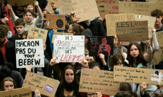 Des lycéens manifestent à Nantes le 9 octobre 2026 ( AFP / Loic VENANCE )