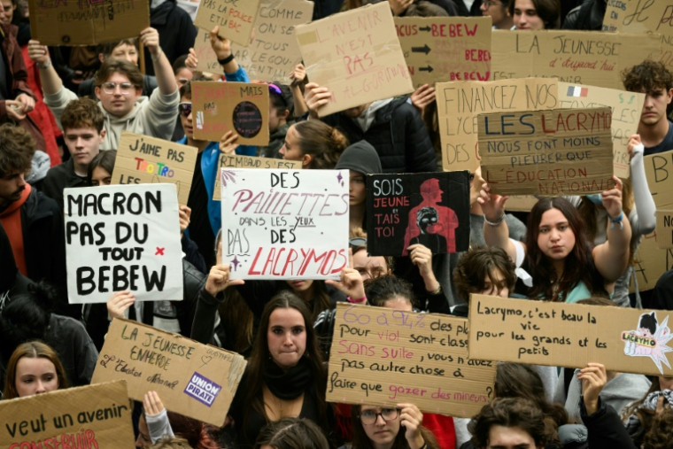 Des lycéens manifestent à Nantes le 9 octobre 2026 ( AFP / Loic VENANCE )