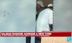 L'auteur des "Versets sataniques" Salman Rushdie agressé sur scène près de New York