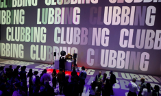 Des visiteurs à l'exposition "Clubbing" au Grand palais immersif à Paris, le 12 mai 2025 ( AFP / Ludovic MARIN )