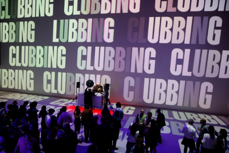 Des visiteurs à l'exposition "Clubbing" au Grand palais immersif à Paris, le 12 mai 2025 ( AFP / Ludovic MARIN )