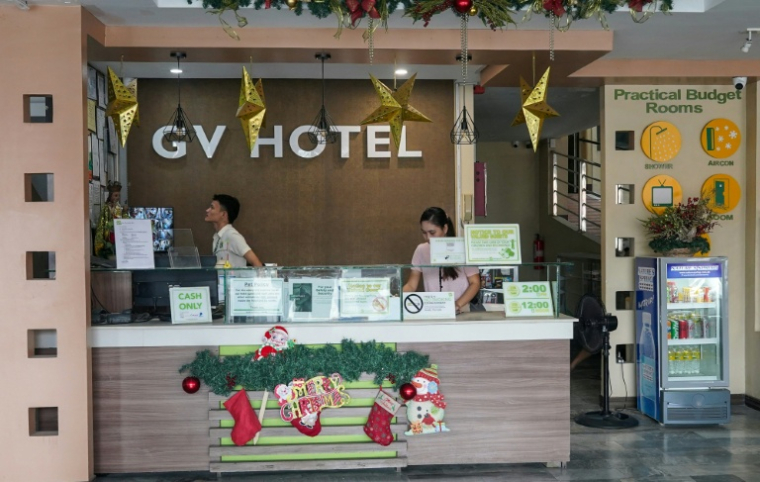 La réception du GV Hotel, le 18 décembre 2025, dans la ville de Davao, sur l’île méridionale de Mindanao aux Philippines, où Sajid et Naveed Akram ont séjourné lors de leur visite en novembre, quelques semaines avant un attentat à Sydney ( AFP / Ferdinandh CABRERA )