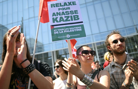 Manifestation demandant la relaxe d'Anasse Kazib à Paris le 18 juin 2025 ( AFP / Bertrand GUAY )