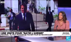 Macron en Algérie appelle à "regarder le passé avec courage"