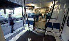 Un TER à la gare de Bordeaux Saint-Jean le 15 septembre 2014.  ( AFP / MEHDI FEDOUACH )