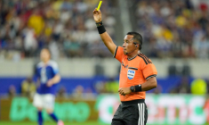 Un arbitre salvadorien au sifflet de France-Espagne