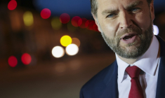 Le vice-président américain JD Vance en quittant Budapest, en Hongrie, le 8 avril 2026 ( POOL / Jonathan Ernst )