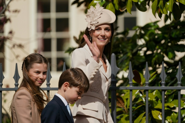 (GàD): la princesse Charlotte, le prince Louis et la princesse Catherine quittent la chapelle Saint-Georges de Windsor après la messe de Pâques, le 5 avril 2026  ( POOL / Alberto Pezzali )