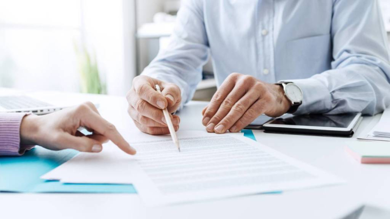 Comment résilier son assurance emprunteur ? / iStock.com - demaerre