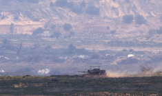 Un char manœuvre à l'intérieur de Gaza lors du cessez-le-feu entre Israël et le Hamas