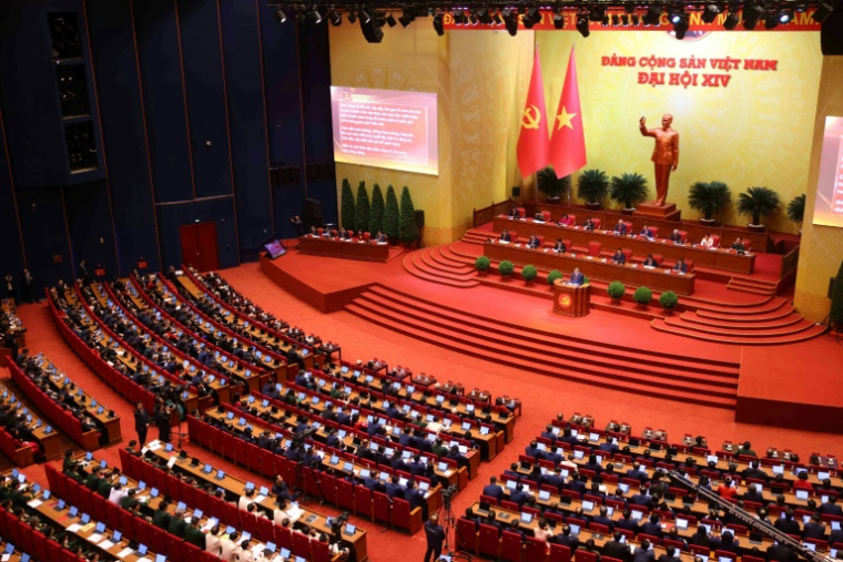 Photo prise le 20 janvier 2026 et diffusée par le XIVe Congrès national via l'Agence de presse vietnamienne, montrant des délégués lors de la séance d'ouverture du XIVe Congrès national du Parti communiste vietnamien à Hanoï ( Vietnam News Agency (VNA) / Handout )