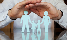 Le Conseil constitutionnel confirme la possibilité pour l'emprunteur de changer de contrat chaque année ( Crédits : Adobe Stock )