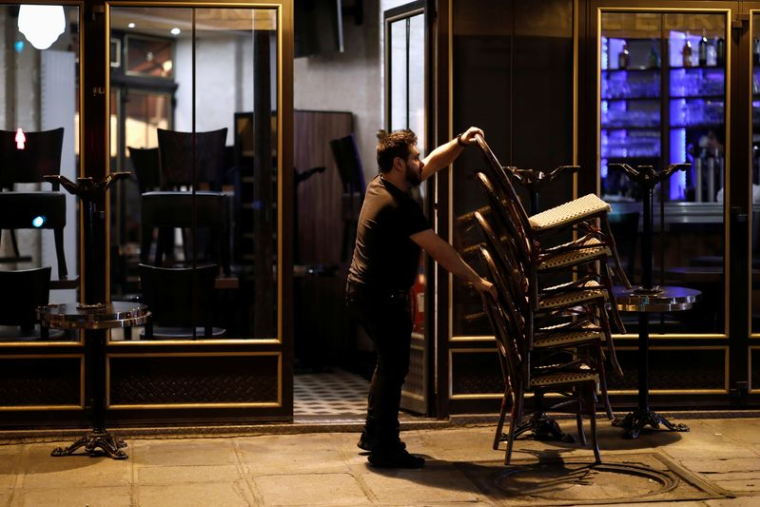 LES BARS FERMERONT DÈS MARDI À PARIS ET DANS LA PETITE COURONNE, SELON LES SERVICES DU PREMIER MINISTRE