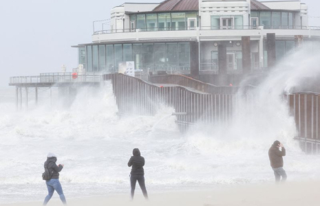 LA TEMPÊTE EUNICE FAIT DEUX MORTS AUX PAYS-BAS