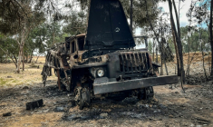 Un camion des rebelles du Front de libération du peuple du Tigré (TPLF) gît calciné le long d'une route près d'Adigrat, ville du Tigré dans le nord de l'Éthiopie, le 17 octobre 2026  ( AFP / - )