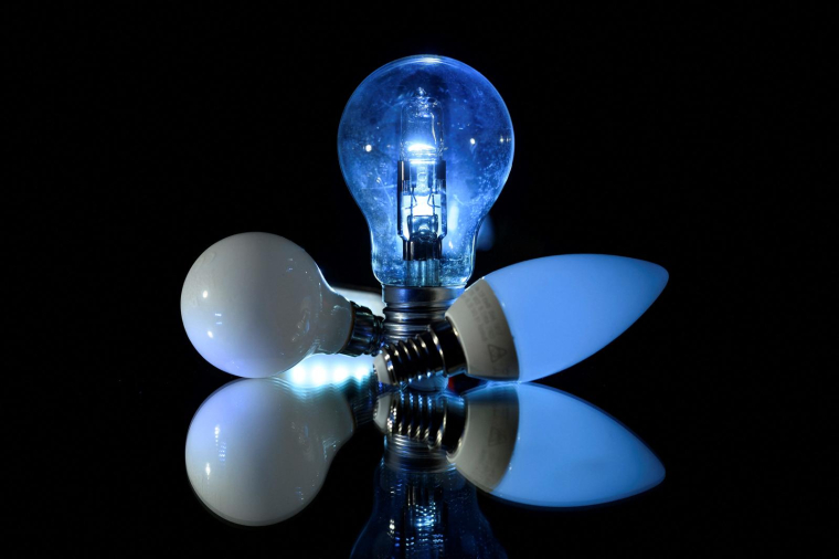 L'augmentation des prix pour les particuliers est de l'ordre de 15%, contre 84% en moyenne pour les entreprises en 2023 ( AFP / LIONEL BONAVENTURE )