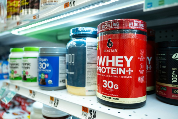 De la protéine de whey en rayon dans une épicerie de Bethesda, dans le Maryland, le 27 juillet 2026 ( AFP / Annabelle GORDON )
