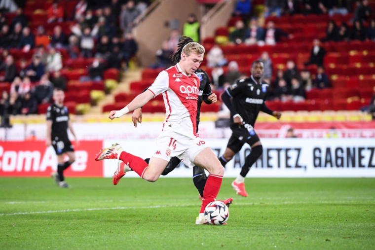 Avec un triplé de Mika Biereth, Monaco renverse Auxerre dans un match fou