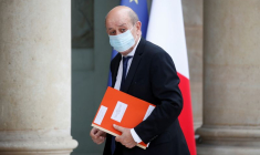 FAUTE DE RÉACTION, PARIS ESTIME QUE MOSCOU CAUTIONNE LES AGISSEMENTS DE MINSK, SELON LE DRIAN