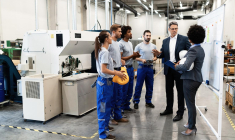 Une prime défiscalisée de 1.000 ou 2.000 euros va pouvoir être versée aux salariés crédit photo : Shutterstock