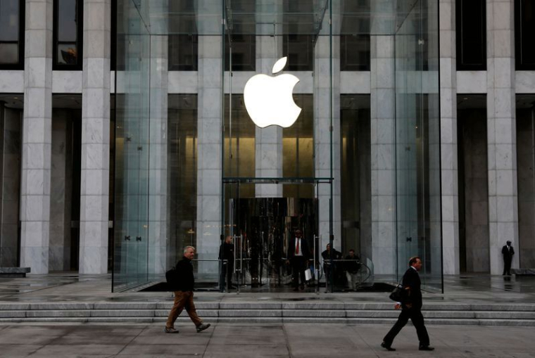 LA COMMISSION EUROPÉENNE OUVRE UNE ENQUÊTE SUR LES PRATIQUES D'APPLE