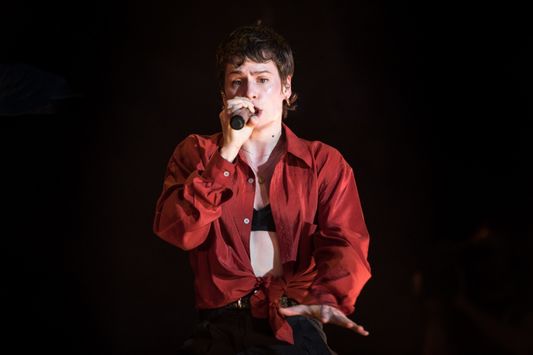 Les people partagent leur confinement sur les réseaux sociaux (Crédits photo : Shutterstock)