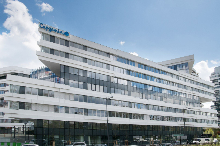 Le siège de CapGemini, situé à Issy-Les-Moulineaux. (crédit photo : Wikimedia Commons / )