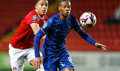 Fou : Strasbourg trouve son latéral chez un club de Premier League inattendu