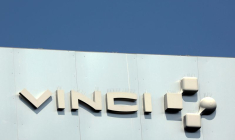 Le logo de Vinci est représenté au siège de la société à Rueil-Malmaison, près de Paris