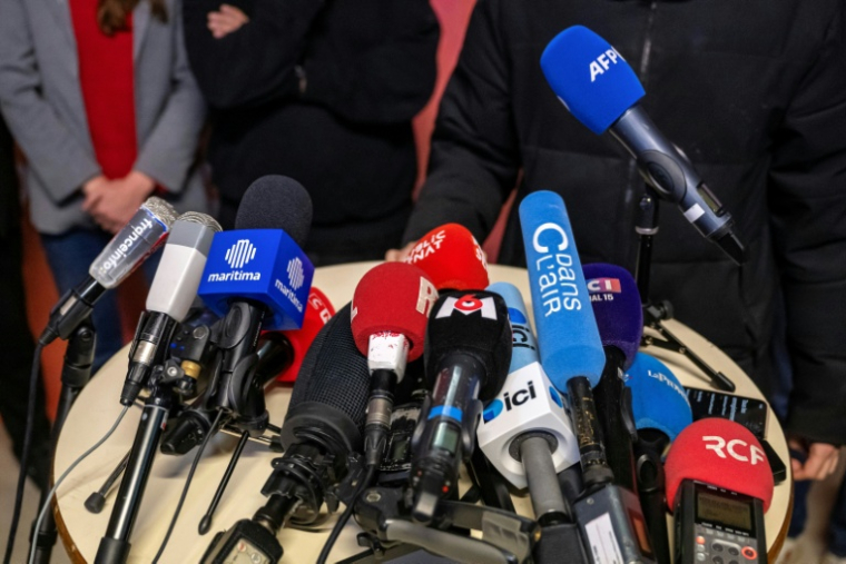 Lors d'une conférence de presse à Marseille entre les deux tours des élections municipales, le 17 mars 2026 ( AFP / MIGUEL MEDINA )