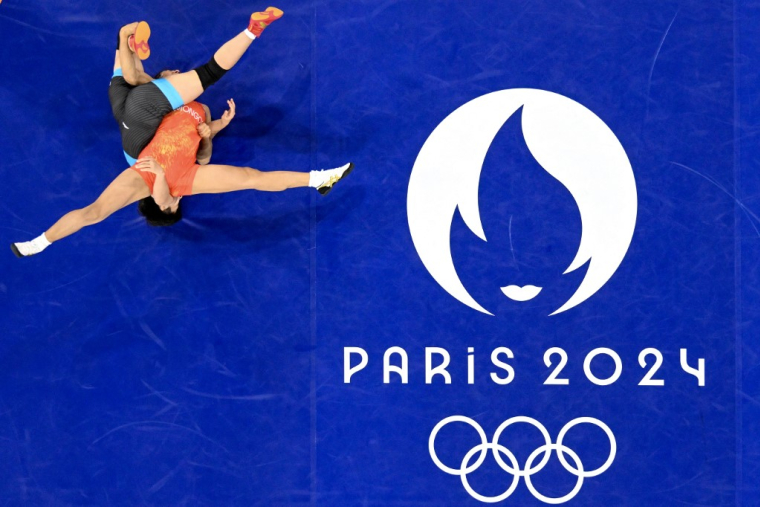 Des lutteurs à Paris, le 8 août 2024. ( AFP / ODD ANDERSEN )