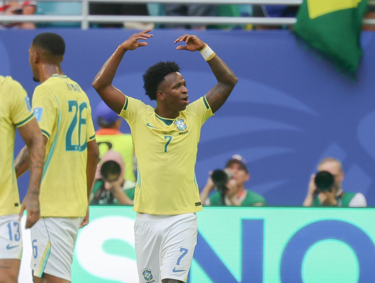 Vinícius se confie sur les combats qu’il mène hors du terrain