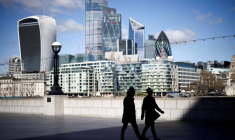 LA CROISSANCE BRITANNIQUE DÉPASSE LES ATTENTES AU QUATRIÈME TRIMESTRE