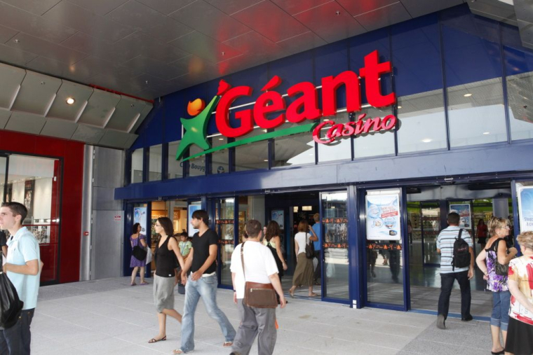 L'agence de notation a abaissé la note du distributeur à "Caa1" contre "B3" et l'a assortie d'une perspective négative dans un contexte économique difficile pour le secteur en France en raison de la forte inflation. (crédit photo : Groupe Casino /  )