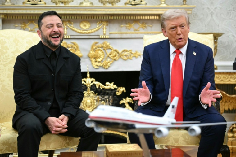 Volodymyr Zelensky et Donald Trump, dans le Bureau ovale de la Maison Blanche, le 18 août 2025 ( AFP / Mandel NGAN )