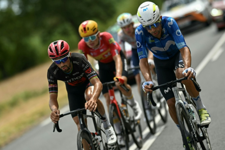 Les échappés, dont Julian Alaphilippe (à gauche), lors de la 11e étape du Tour de France entre Vichy et Nevers, le 15 juillet 2026 ( AFP / Loic VENANCE )