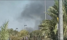 Colonne de fumée au dessus de l'ambassade américaine au Koweït