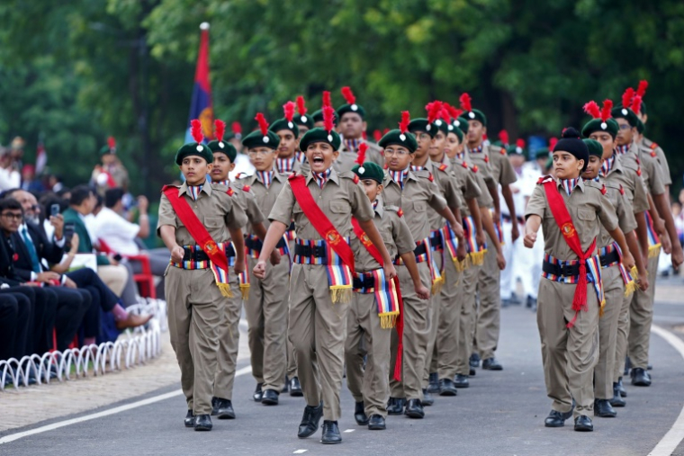 Des élèves de Mayo College défilent le 15 août 2025 à Ajmer (Inde) à l'occasion de l'anniversaire de l'indépendance du pays ( AFP / HIMANSHU SHARMA )