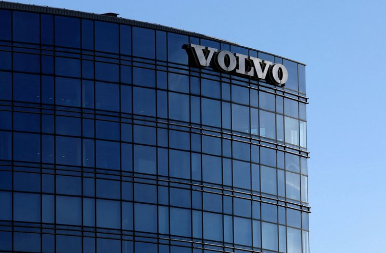 Un logo Volvo est photographié à Bruxelles