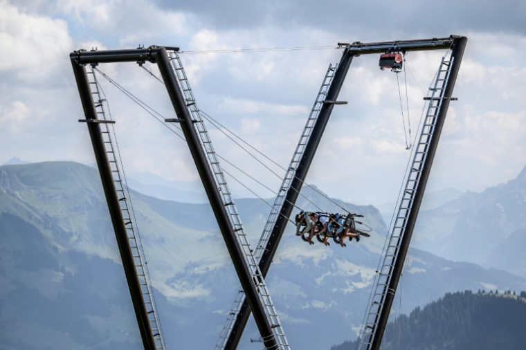 La balançoire du Grand Chamossaire, au-dessus de Villars-sur-Ollon, en Suisse, le 20 juillet 2026 ( AFP / Fabrice COFFRINI )