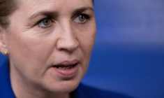 La Première ministre danoise Mette Frederiksen arrive au siège de l'UE à Bruxelles le 19 mars 2026 pour un sommet européen ( AFP / JOHN THYS )