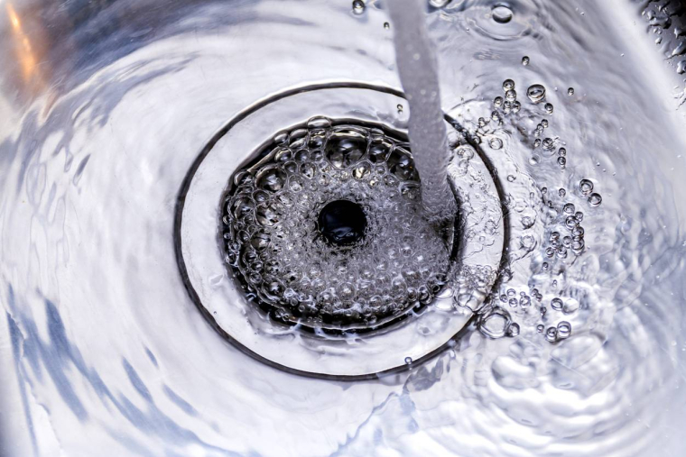 L’eau doit-elle être plus chère pour les gros consommateurs ?-iStock-PixelsEffect