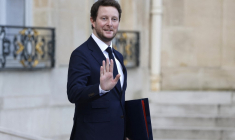Le ministre des Transports Clément Beaune à la sortie du Conseil des ministres à l'Elysée, le 20 décembre 2023. ( AFP / LUDOVIC MARIN )
