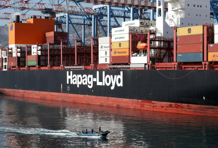 Panneau Hapag-Lloyd sur un porte-conteneurs dans le port de Valparaiso