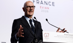 Le ministre français de l'Economie et des Finances, Roland Lescure, lors d'une conférence de presse en marge d'une réunion des Les ministres et banquiers centraux des pays du G7 le 19 mai 2026 à Paris  ( AFP / Kenzo TRIBOUILLARD )