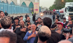 Des Iraniens se rassemblent avant le début officiel des funérailles de Khamenei