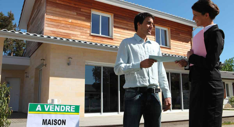 Les frais d’agence pèsent dans le budget des acheteurs quelle que soit la santé du marché immobilier. (© Fotolia)