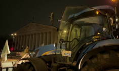 Colère agricole: les tracteurs de la FNSEA et des JA quittent la capitale